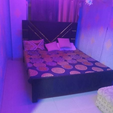 Aj Room Service Civic Center Равалпинди Екстериор снимка